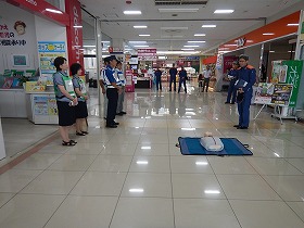 【写真】訓練概要の説明をしている様子