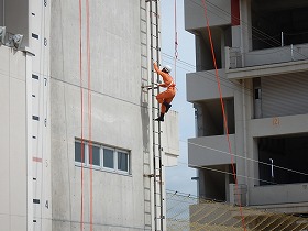 はしご登はん 競技の様子