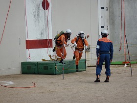 引揚救助の部 要救助者を救助に行く様子