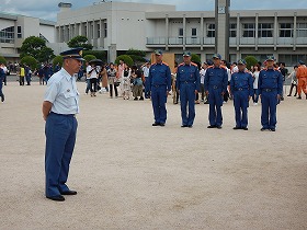 山本消防長が訓示をしている様子