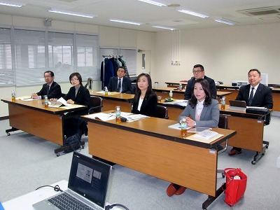 【写真】名張市議会総務企画委員会の皆様が聴講される様子。